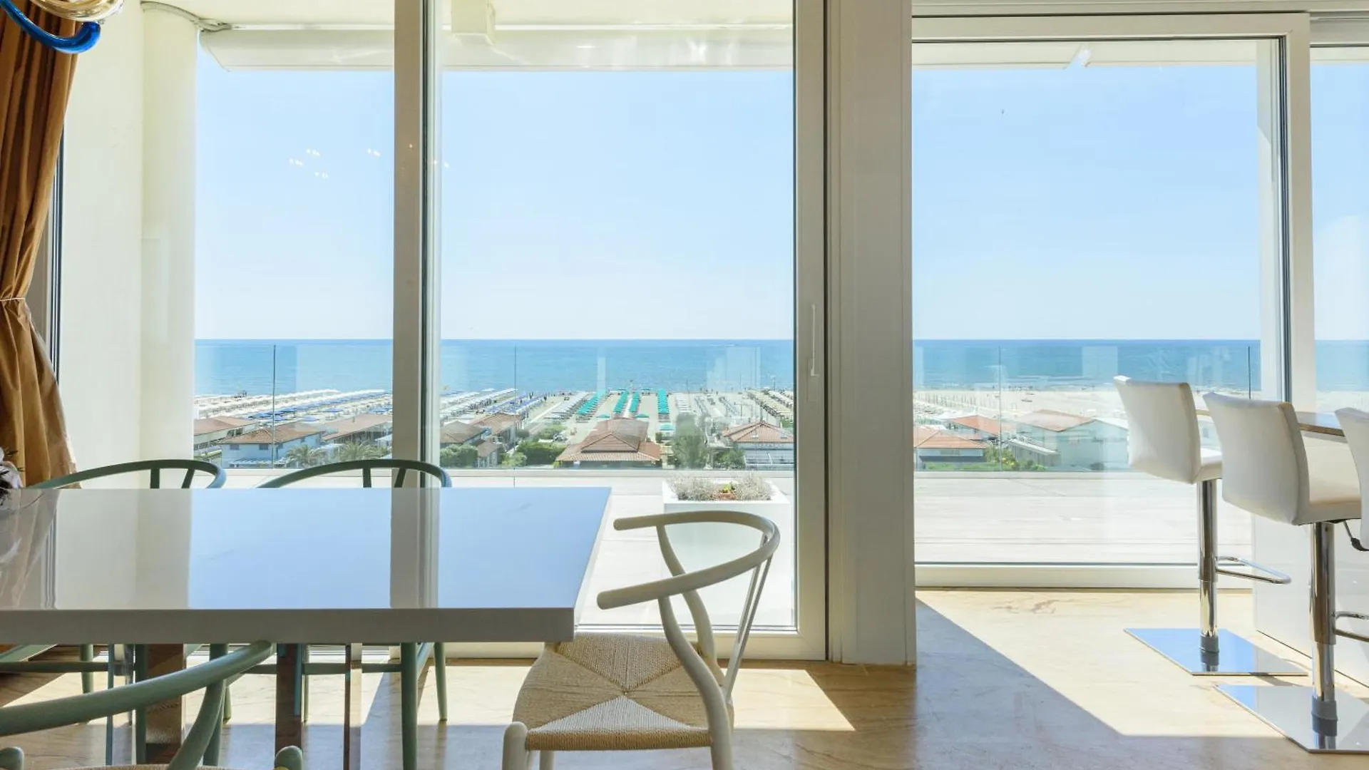 Panoramic Penthouse Rooftop Whit Pool Lido di Camaiore Apartment