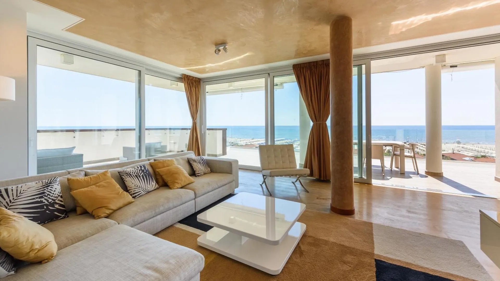 Panoramic Penthouse Rooftop Whit Pool Lido di Camaiore Apartment