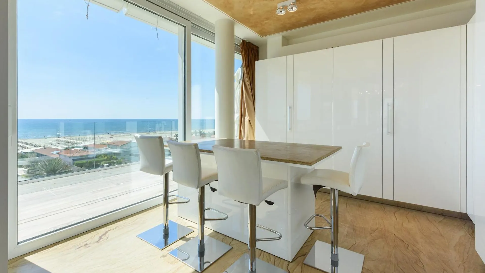 Panoramic Penthouse Rooftop Whit Pool Lido di Camaiore